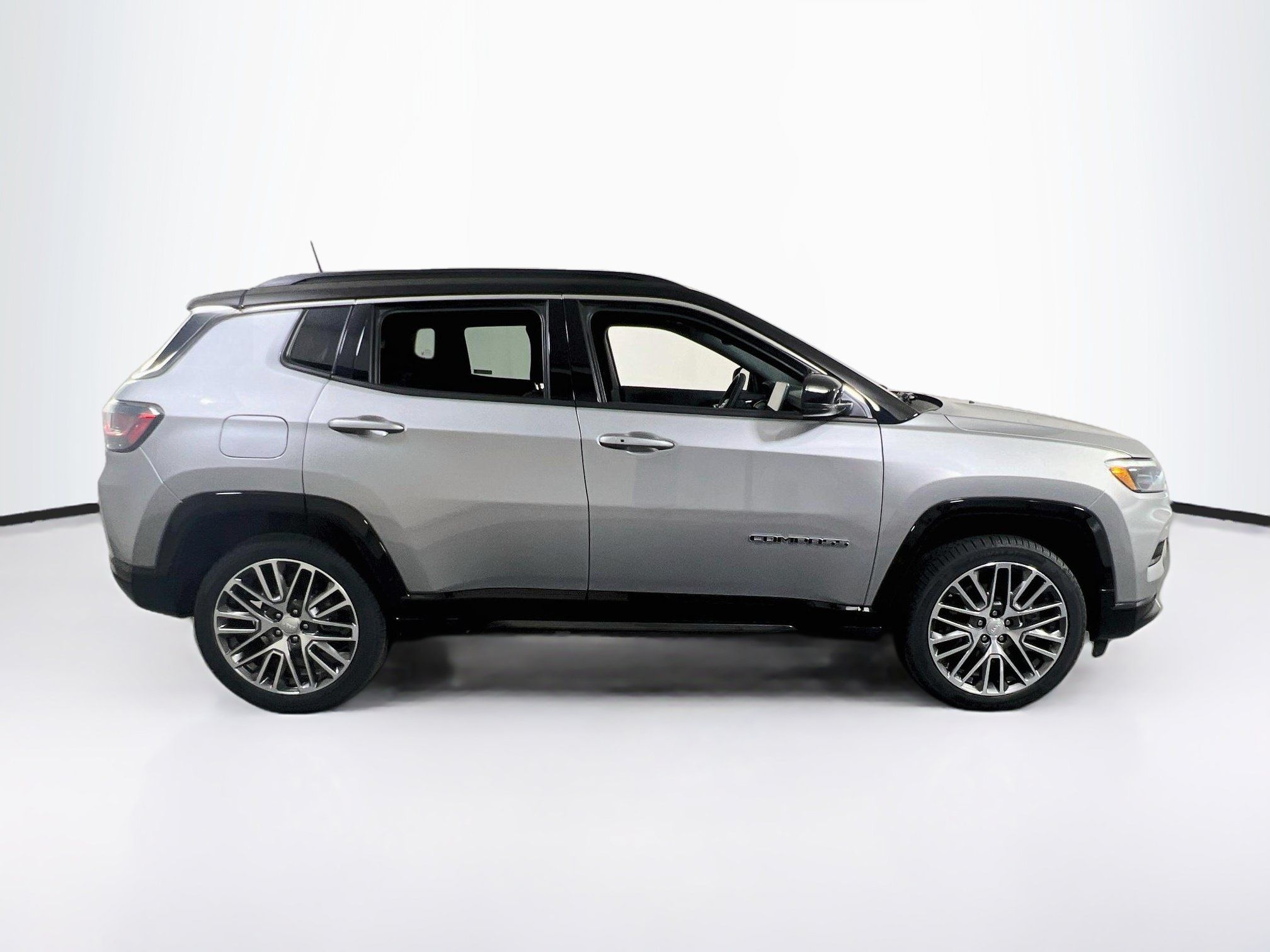 Used 2023 Jeep Compass Limited w/ Elite Group AWD/4WD image 4