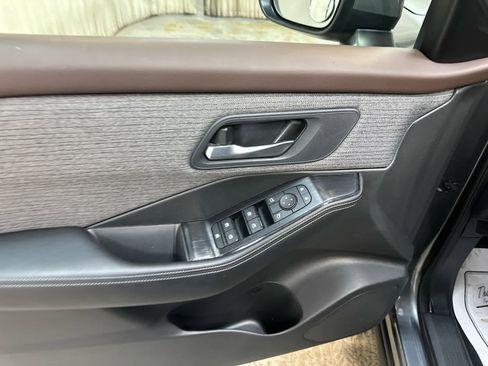 Certified 2023 Nissan Rogue SV image 25