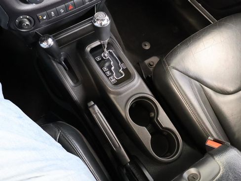 Used 2015 Jeep Wrangler Unlimited Sahara AWD/4WD image 46