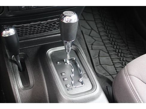 Used 2013 Jeep Wrangler Unlimited Sahara w/ Connectivity Group AWD/4WD image 24