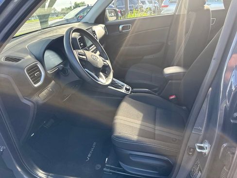 Used 2023 Hyundai Venue SEL FWD image 12