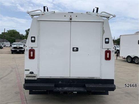 Used 2023 Ford E-450 and Econoline 450 Super Duty w/ Power Windows & Locks Group RWD image 9