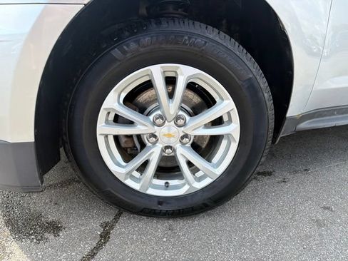 Used 2017 Chevrolet Equinox LT w/ Convenience Package FWD image 9