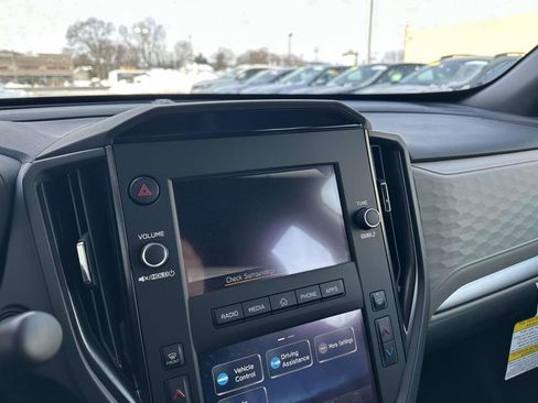 Used 2025 Subaru Forester Base image 18