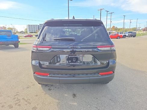 New 2025 Jeep Grand Cherokee Limited image 6