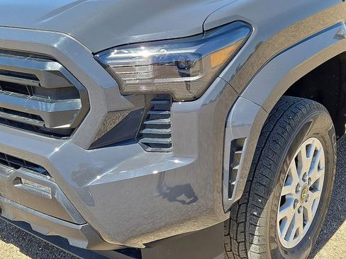Used 2025 Toyota Tacoma SR5 image 9