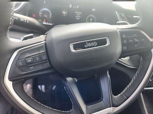 New 2025 Jeep Grand Cherokee Laredo w/ Luxury Tech Group I AWD/4WD image 22