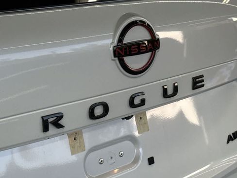Used 2025 Nissan Rogue SV AWD/4WD image 10