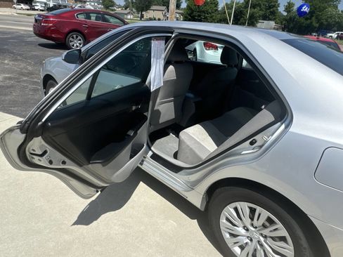 Used 2012 Toyota Camry LE image 19