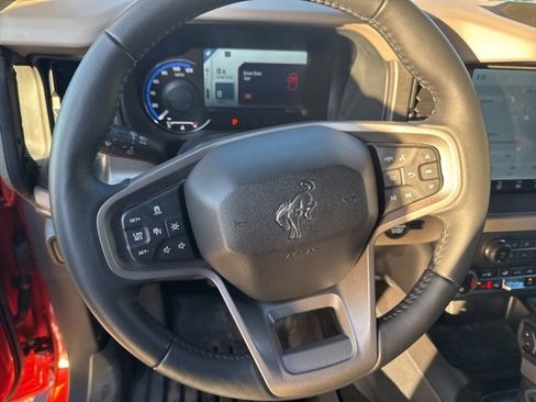 Used 2024 Ford Bronco Wildtrak image 13