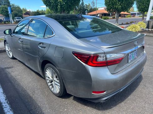 Used 2016 Lexus ES 350 w/ Luxury Package w/Wood Trim FWD image 6
