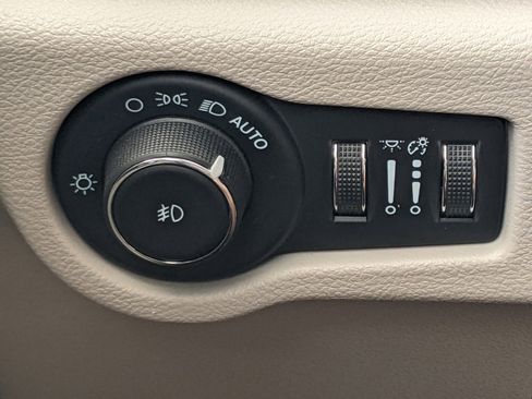 Used 2021 Chrysler Pacifica Touring-L image 20