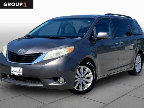 Used 2011 Toyota Sienna Limited w/ Premium Pkg FWD image 1