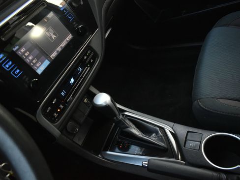 Used 2018 Toyota Corolla L image 23