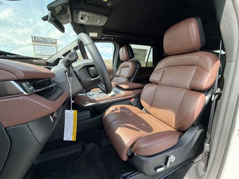 New 2026 Lincoln Navigator L Reserve AWD/4WD image 11