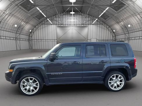 Used 2014 Jeep Patriot Sport w/ Power Value Group FWD image 2