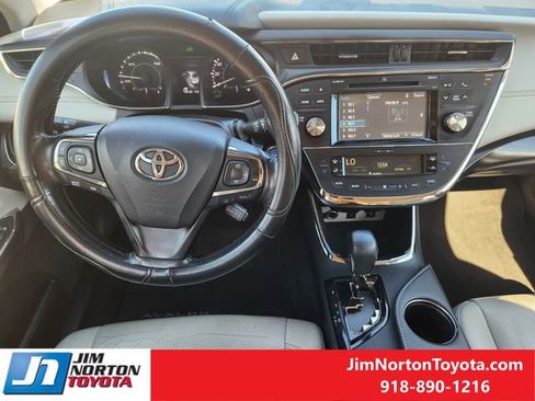 Used 2018 Toyota Avalon Limited image 29
