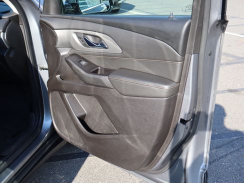 Used 2019 Chevrolet Traverse LT FWD image 37