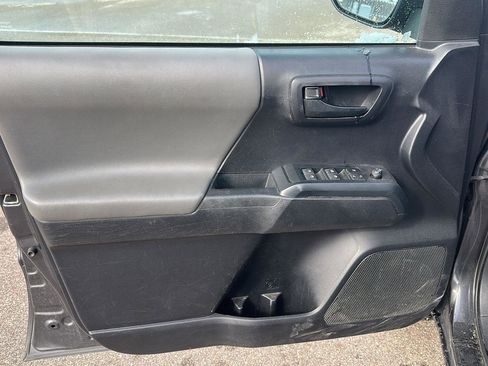 Used 2020 Toyota Tacoma SR image 9