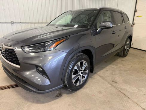 Certified 2024 Toyota Highlander XLE AWD/4WD image 6