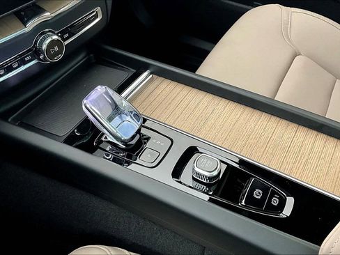 Used 2026 Volvo XC60 B5 Plus w/ Protection Package Premier image 17