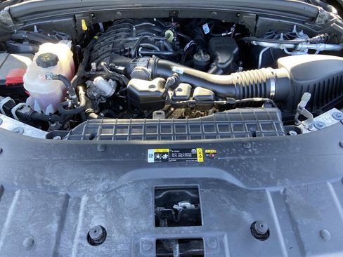 Used 2025 Jeep Grand Cherokee Altitude AWD/4WD image 27