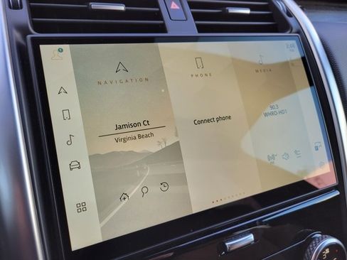 Used 2023 Land Rover Discovery Metropolitan Edition image 35