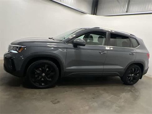 Certified 2023 Volkswagen Taos SE image 2