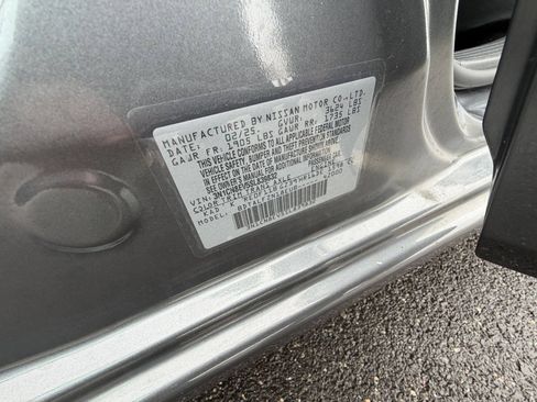 Used 2025 Nissan Versa SV FWD image 27