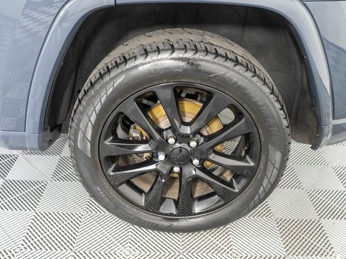 Used 2018 Jeep Grand Cherokee Altitude image 27