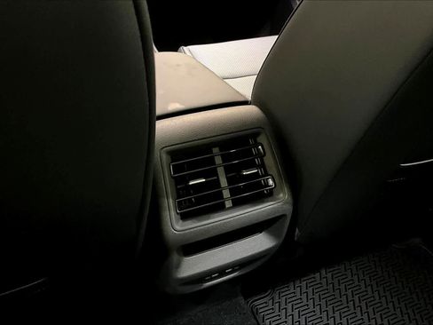 New 2026 Volkswagen Tiguan SE image 16