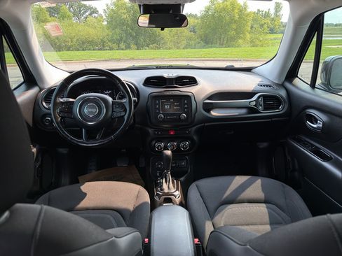 Used 2017 Jeep Renegade Altitude AWD/4WD image 19