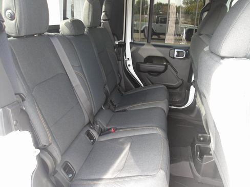 New 2025 Jeep Gladiator Willys image 19