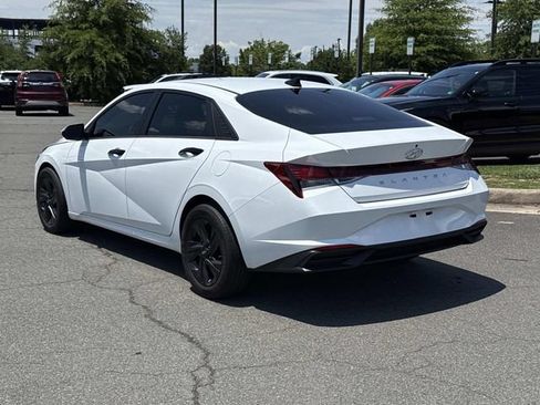 Used 2022 Hyundai Elantra SEL w/ Convenience Package FWD image 4