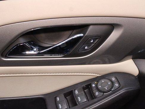Used 2023 Chevrolet Traverse LT image 19