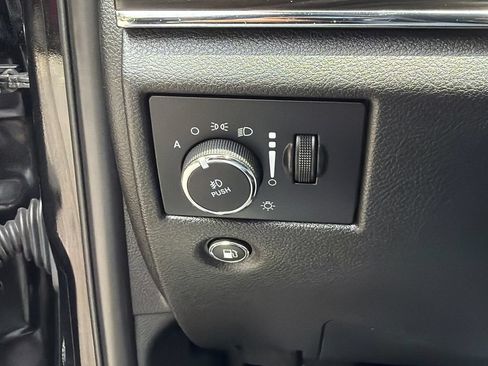 Used 2020 Jeep Grand Cherokee Limited AWD/4WD image 24