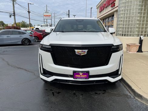 Used 2021 Cadillac Escalade Sport Platinum image 2