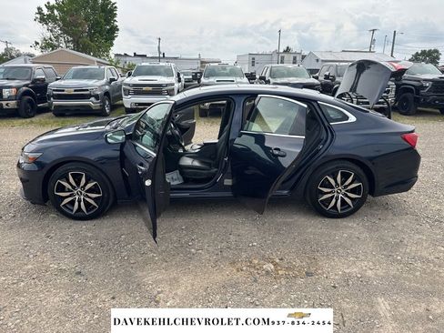 Used 2017 Chevrolet Malibu LT w/ Leather Package FWD image 33