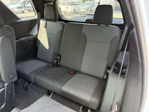 Used 2023 Chevrolet Traverse LT AWD/4WD image 32