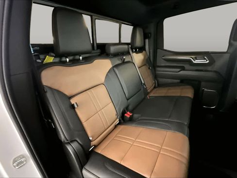Certified 2024 Chevrolet Silverado 1500 High Country w/ Technology Package AWD/4WD image 20