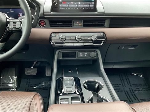 Used 2025 Honda Pilot Elite image 16