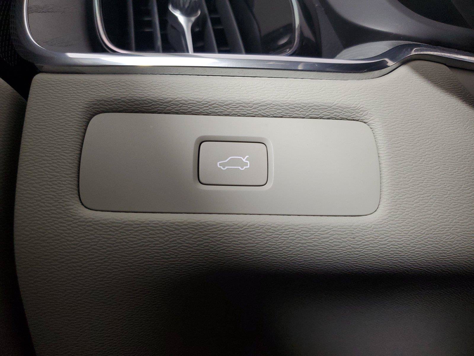 Used 2024 Volvo XC60 B5 Ultimate AWD/4WD image 35
