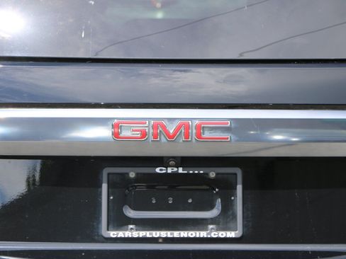 Used 2024 GMC Yukon AT4 w/ Technology Package AWD/4WD image 5