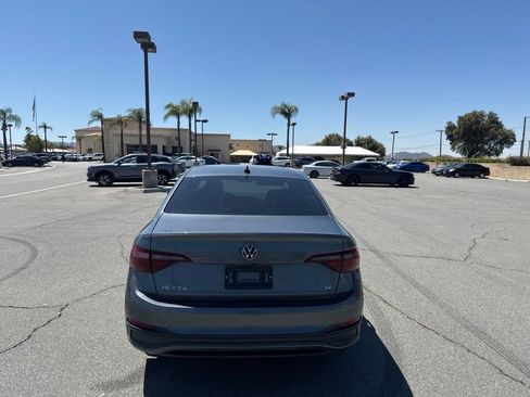 Used 2024 Volkswagen Jetta SE FWD image 7