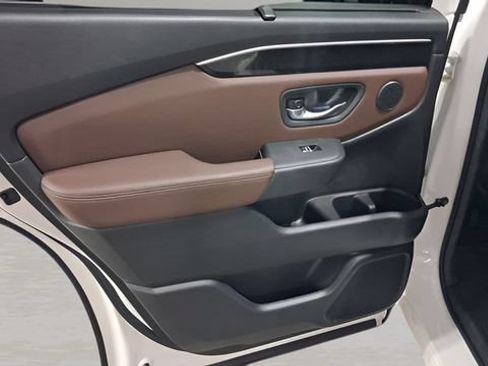Used 2025 Honda Pilot Elite image 23