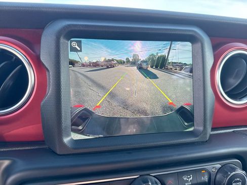 Used 2023 Jeep Gladiator Rubicon w/ Trailer Tow Package AWD/4WD image 14