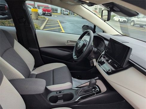 Certified 2025 Toyota Corolla LE image 10