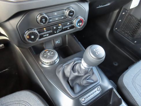 New 2025 Ford Bronco 4-Door image 13