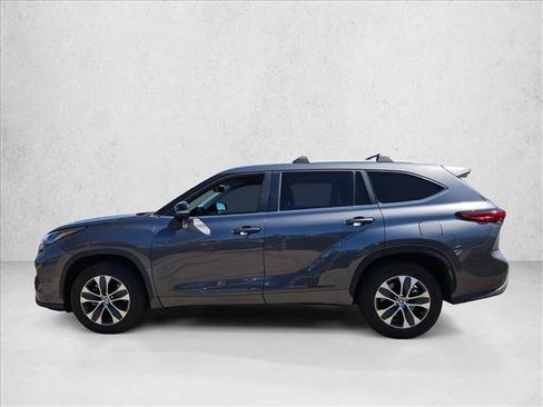 Used 2023 Toyota Highlander XLE image 5
