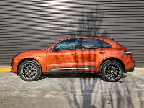Certified 2025 Porsche Macan Turbo image 2